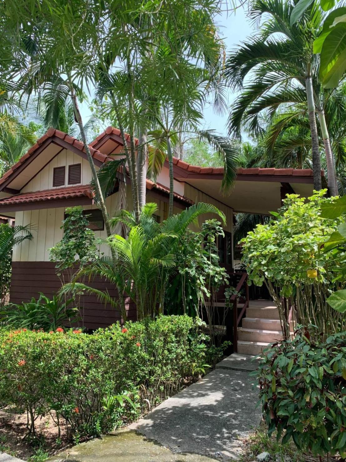 Resort Coco Palm - Sha Mae Nam